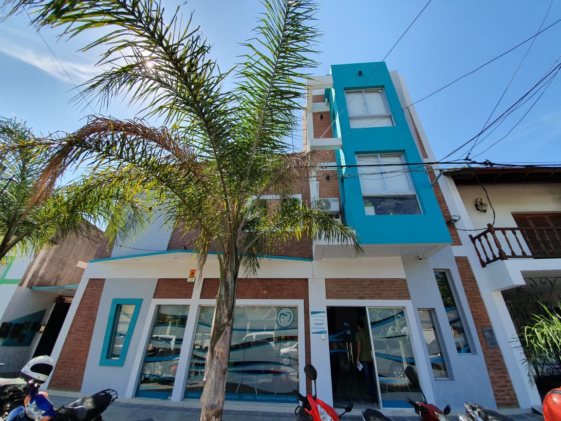 Modern and pristine facade of Clinica Melgar in Resistencia Chaco with floor to ceiling glass windows and architectural wood finishes